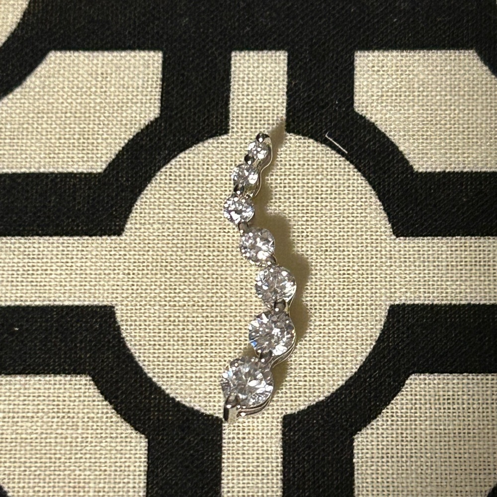 Elegant Silver tone Crystal pendant